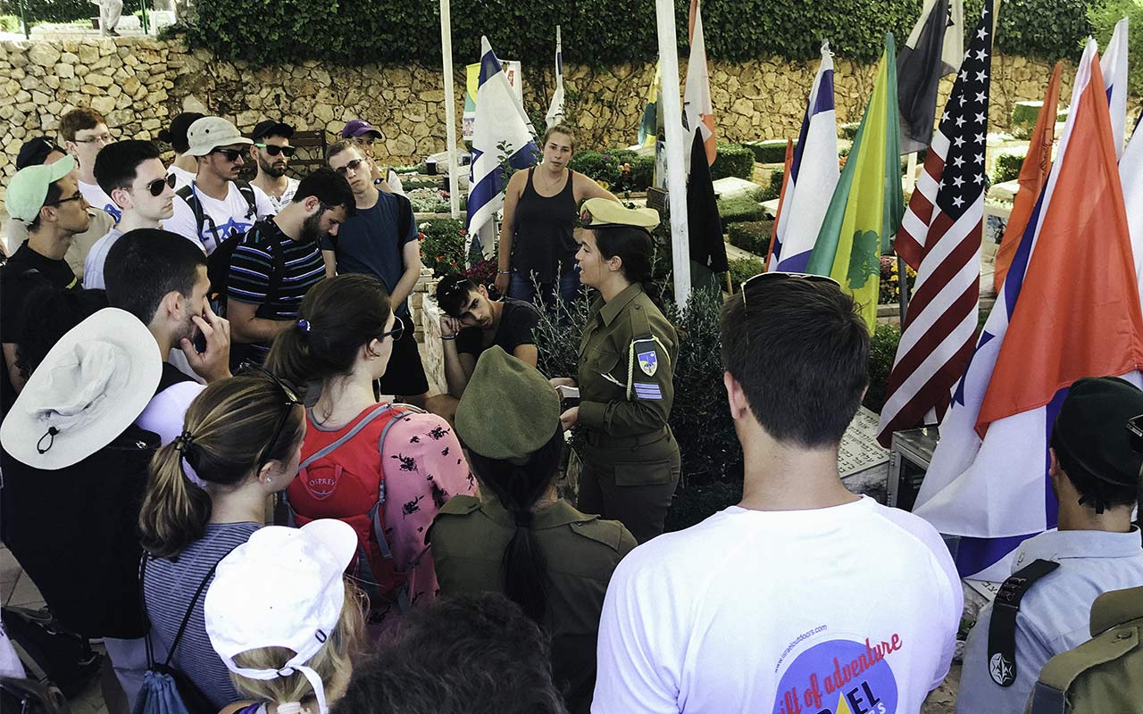 A Birthright Israel mifgash participant speaking to the group in 2013 at Har Herzl