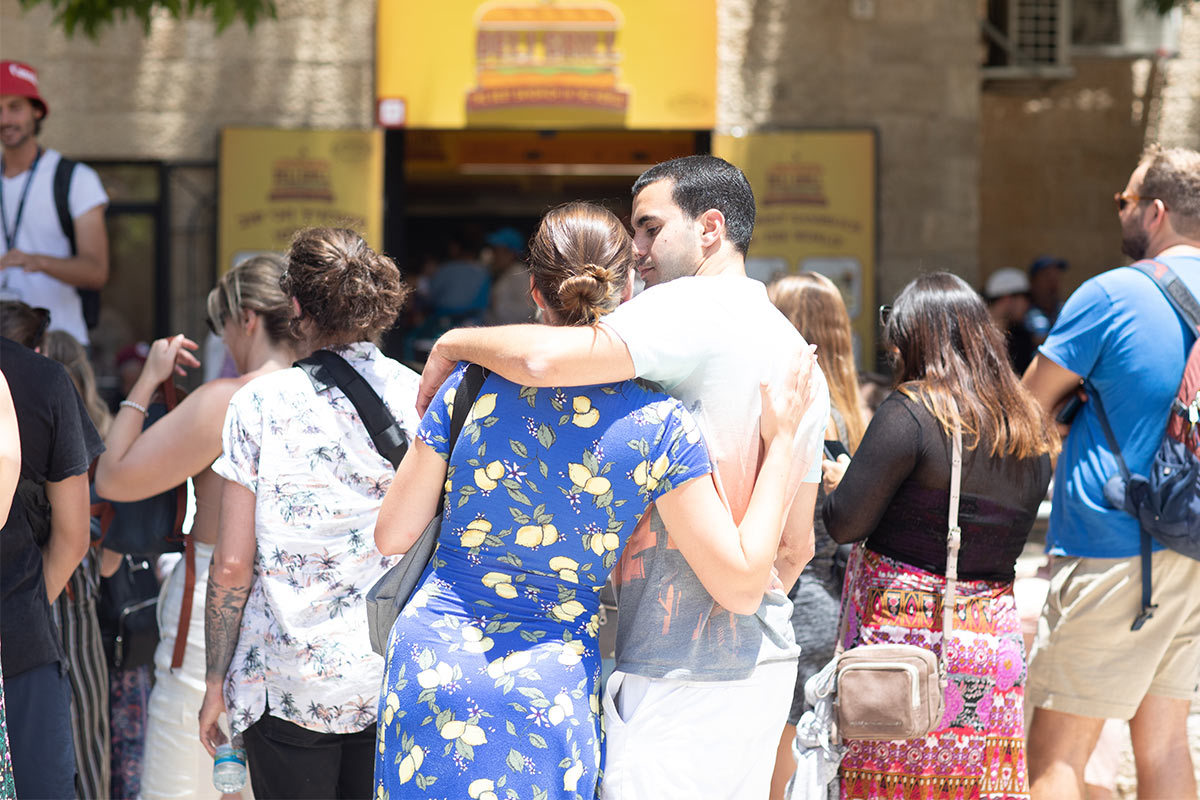 A man and woman hug in Jerusalem on Birthright Israel