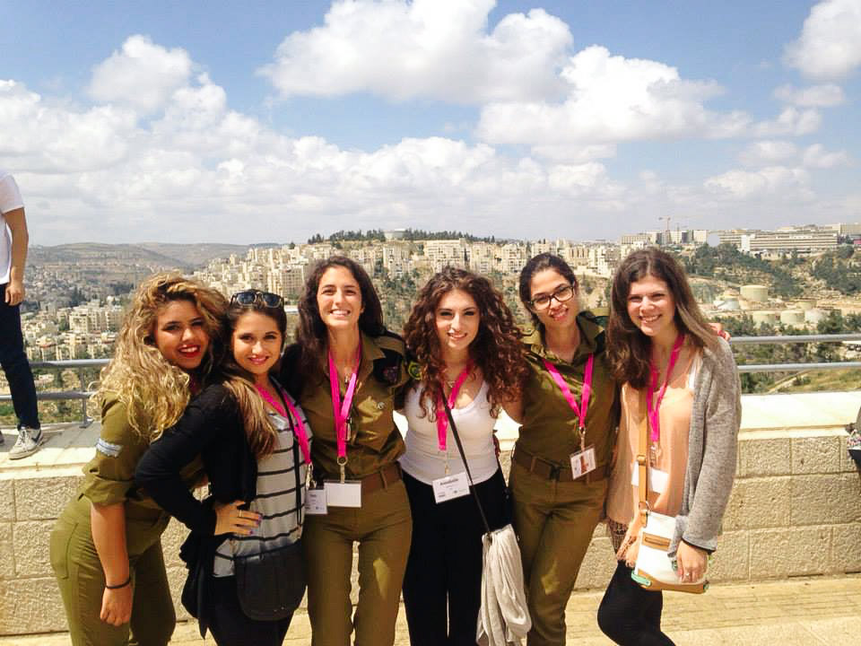 Ellen Voskoboynik with Mifgash and participants from her Birthright Israel bus in Jerusalem